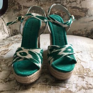 Chinese Laundry platform wedge. New.